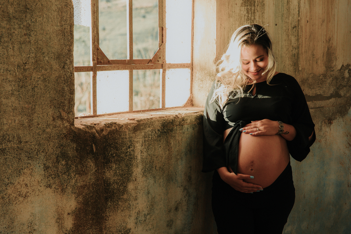 ensaio-gestante-mão-na-barriga-leuterio-Itapira-rodrigo-bahia-fotógrafo-de-familia-de-mogi-guaçu.jpg
