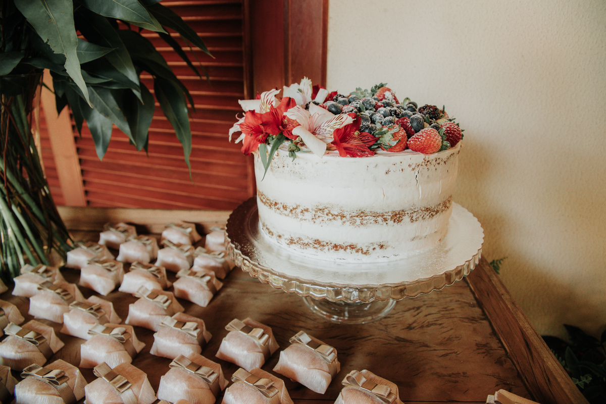 decoração-bolo-frutas-vermelhas-rodrigo-bahia-fotógrafo-casamento-mogi-guaçu.jpg
