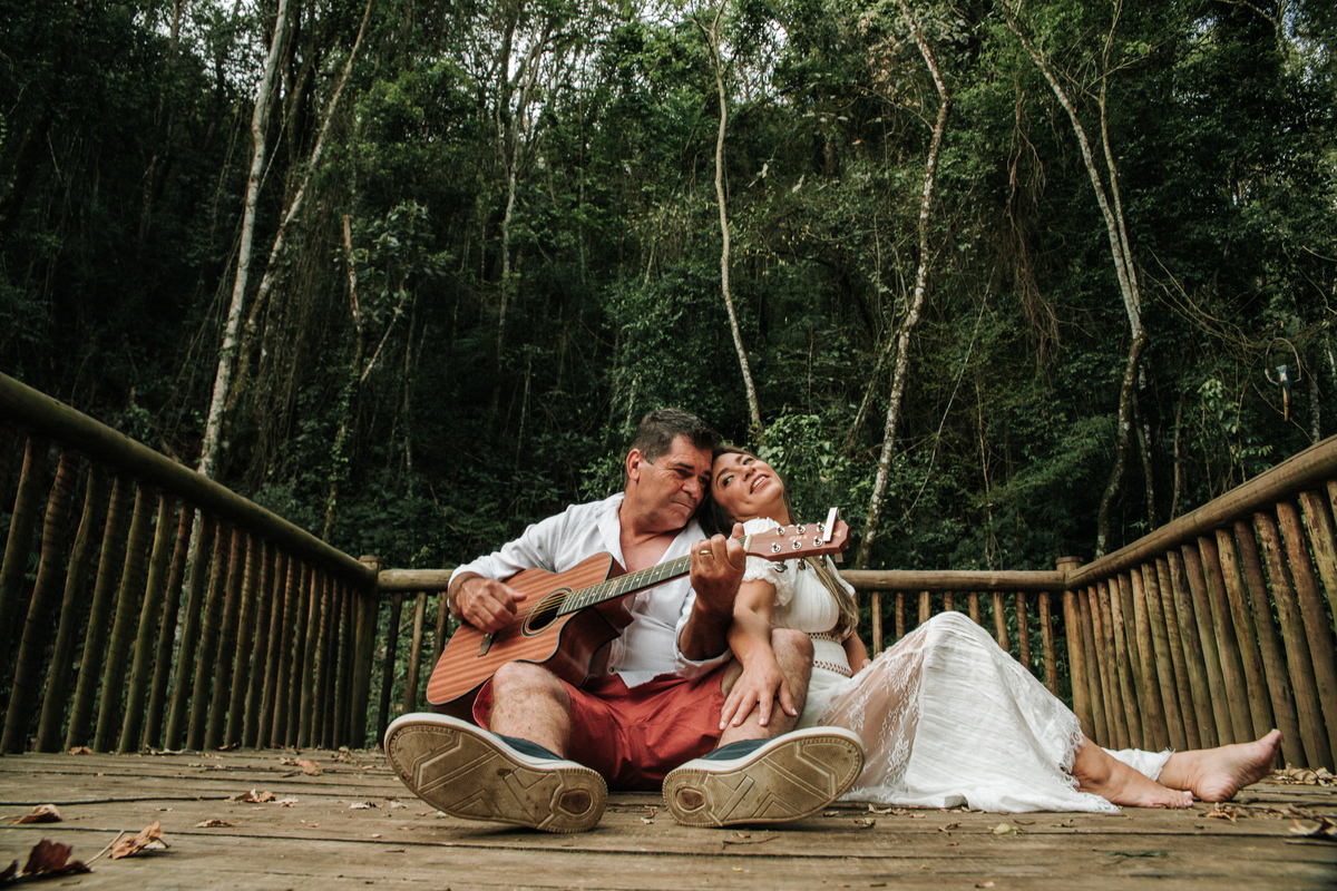 pré-wedding-violão-instrumento-noivo-músico-rodrigo-bahia-fotógrafo-casamento-mogi-guaçu.jpg