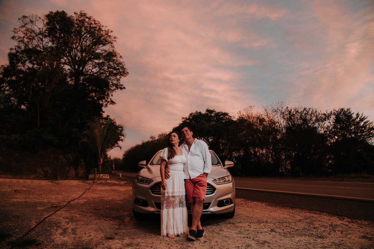 pré-wedding-carro-rodovia-entardecer-rodrigo-bahia-fotógrafo-casamento-mogi-guaçu.jpg