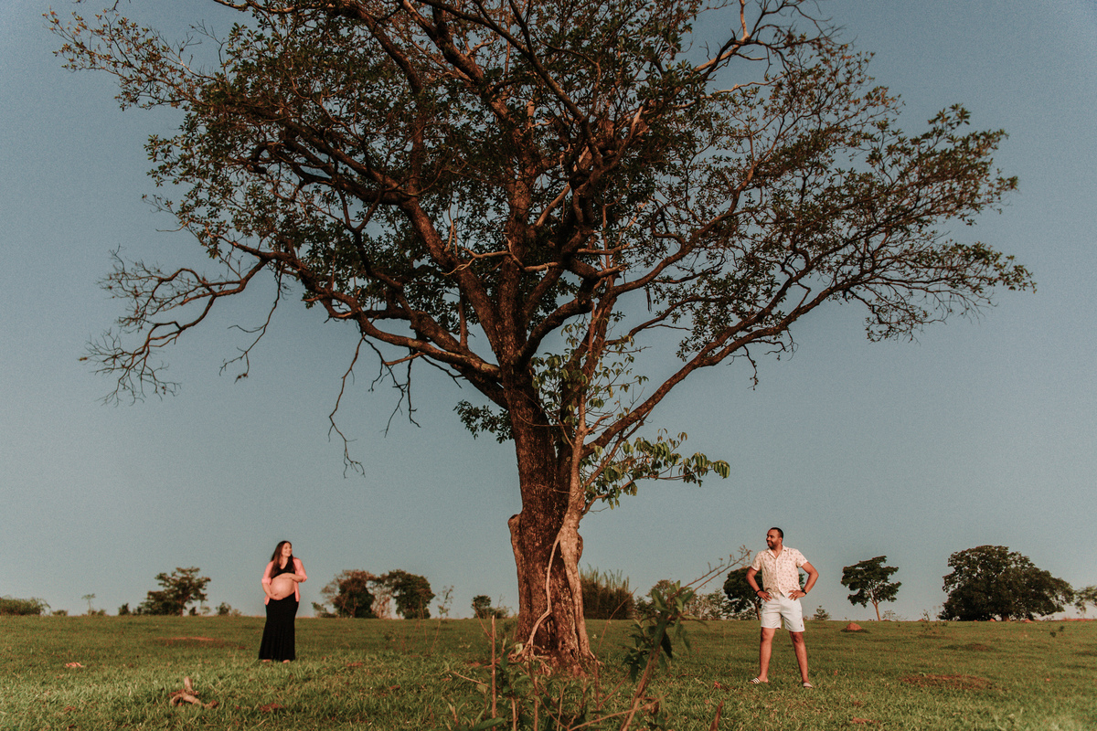 ensaio-gestante-casal-árvore-rodrigo-bahia-fotógrafo-de-familia-de-mogi-guaçu.jpg