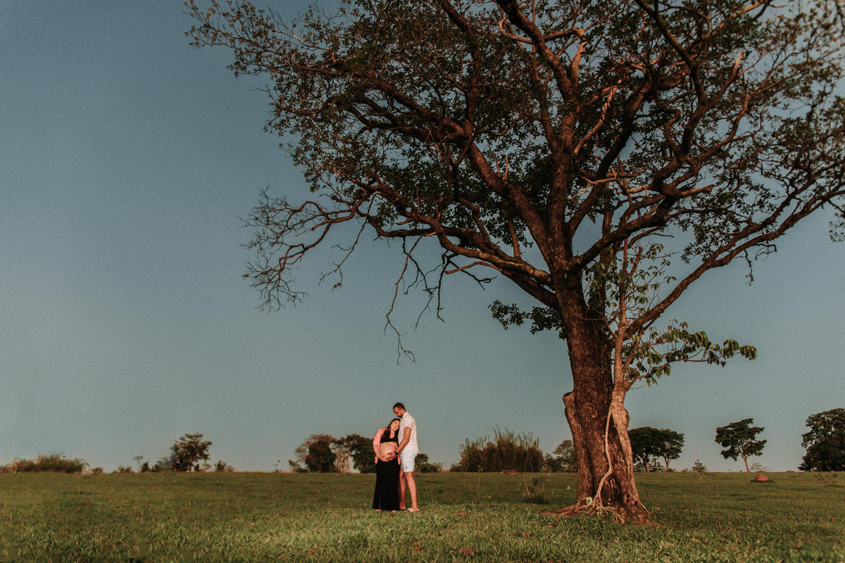 ensaio-gestante-casal-árvore-papais-pai-e-mãe-rodrigo-bahia-fotógrafo-de-familia-de-mogi-guaçu.jpg
