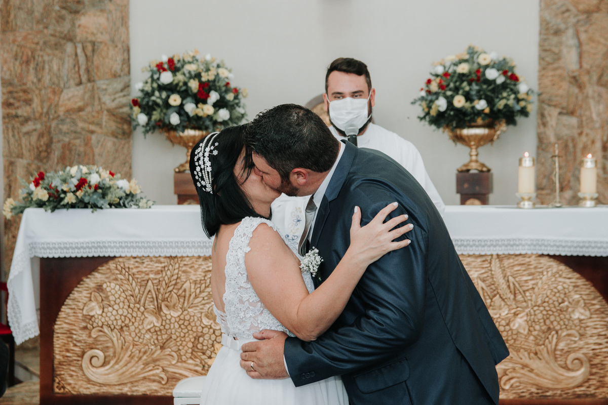 beijo-noivos-rodrigo-bahia-fotógrafo-casamento-mogi-guaçu.jpg