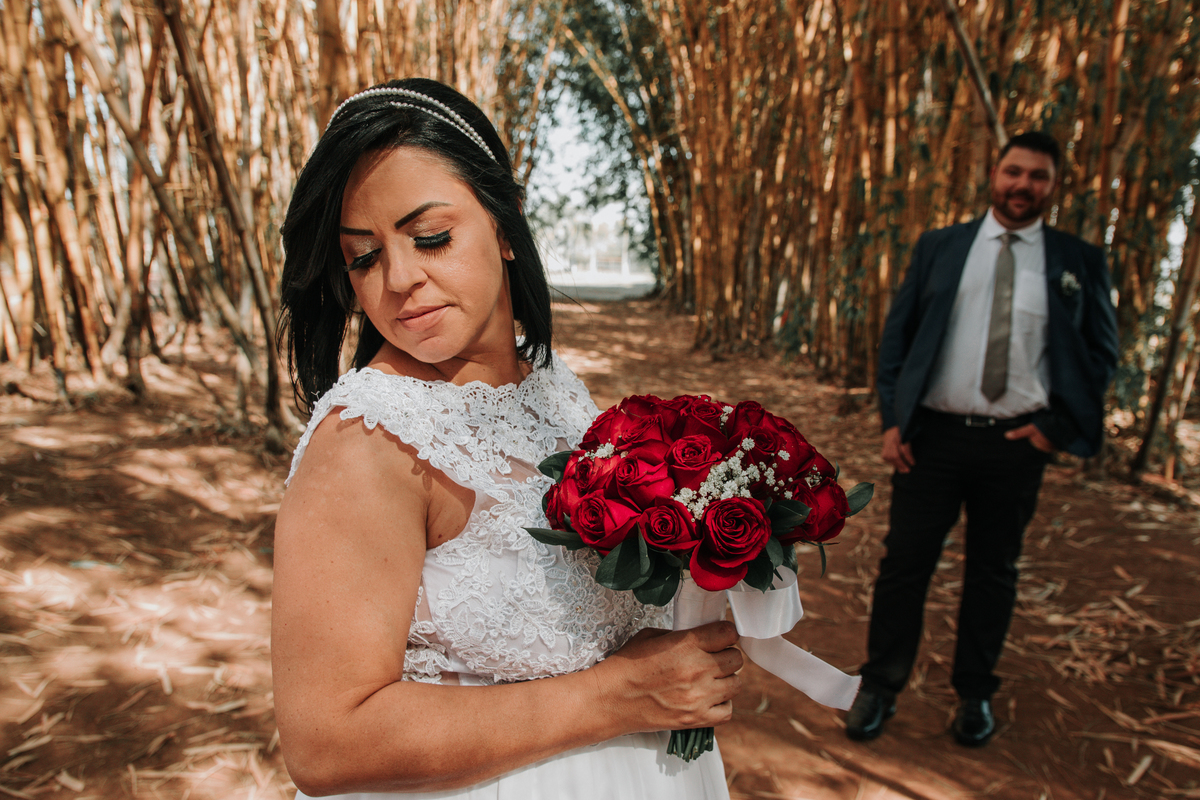 noivos-buquê-rodrigo-bahia-fotógrafo-casamento-mogi-guaçu.jpg