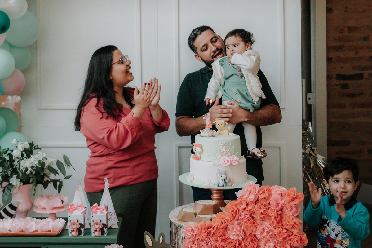 familia-na-mesa-do-bolo-festa-infantil-rodrigo-bahia-fotógrafo-de-familia-de-mogi-guaçu.jpg