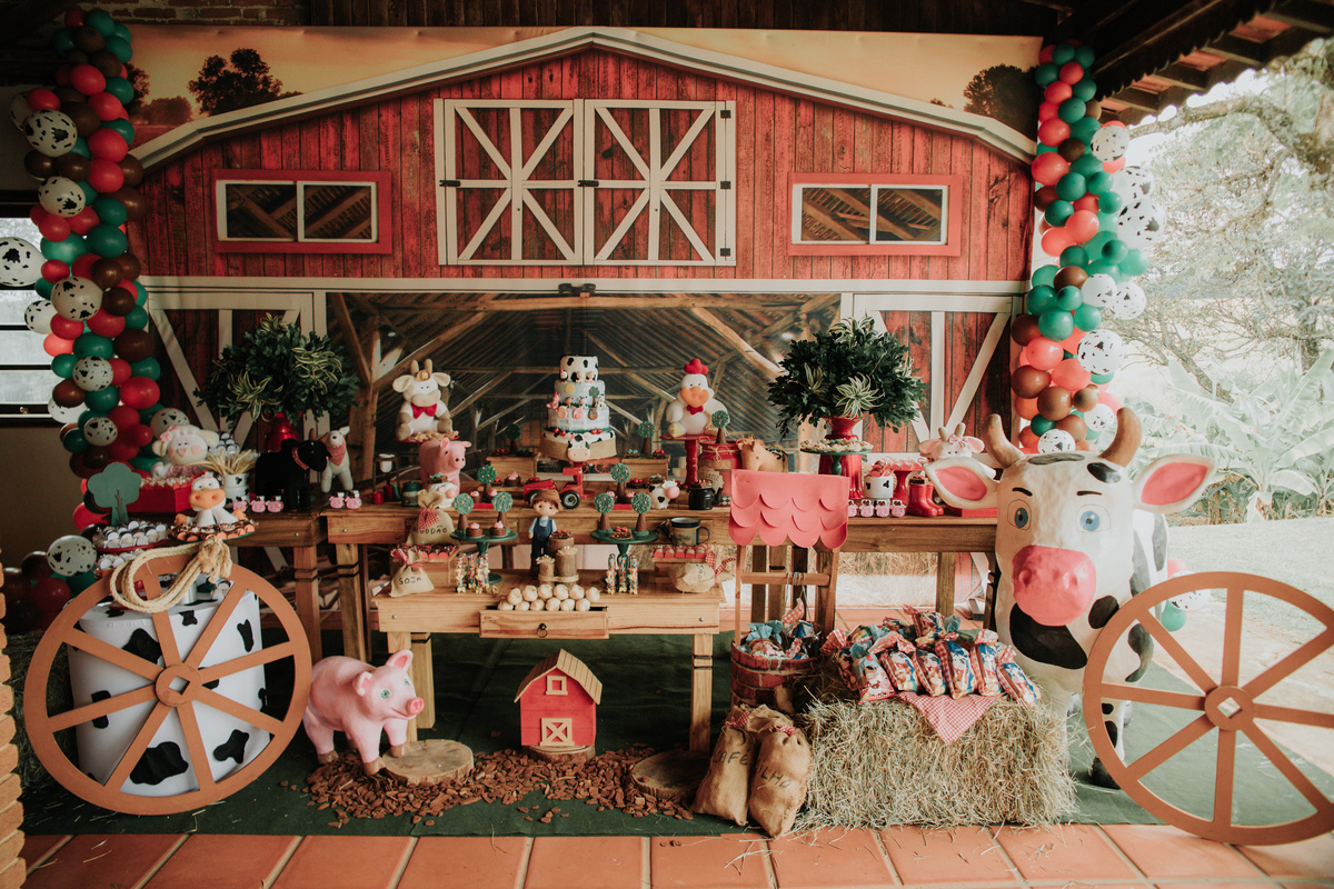 mesa-de-bolo-festa-infantil-tema-fazendinha-rodrigo-bahia-fotógrafo-de-familia-de-mogi-guaçu.jpg