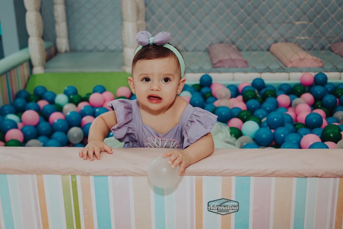 criança-na-piscina-de-bolinhas-festa-infantil-rodrigo-bahia-fotógrafo-de-familia-de-mogi-guaçu.jpg