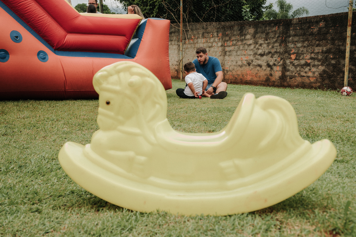 criança-brincando-com-adulto-festa-infantil-rodrigo-bahia-fotógrafo-de-familia-de-mogi-guaçu.jpg