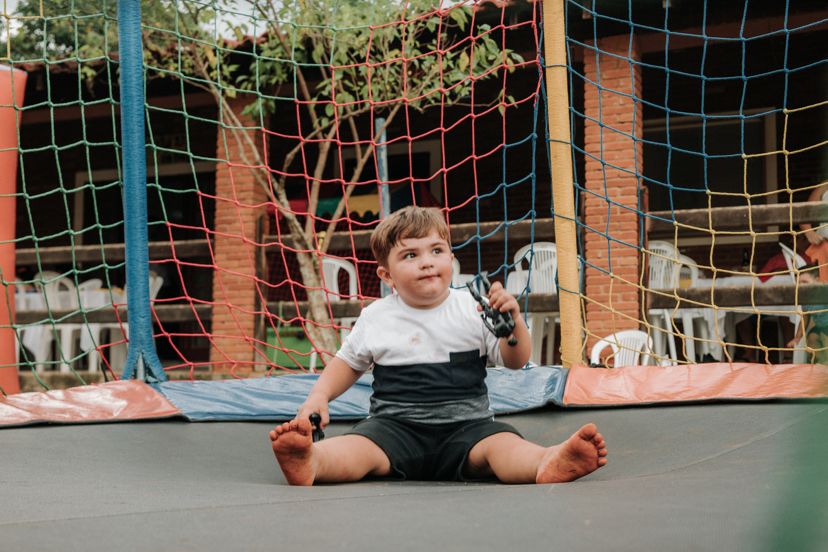 crianças-na-cama-elastica-festa-infantil-rodrigo-bahia-fotógrafo-de-familia-de-mogi-guaçu.jpg