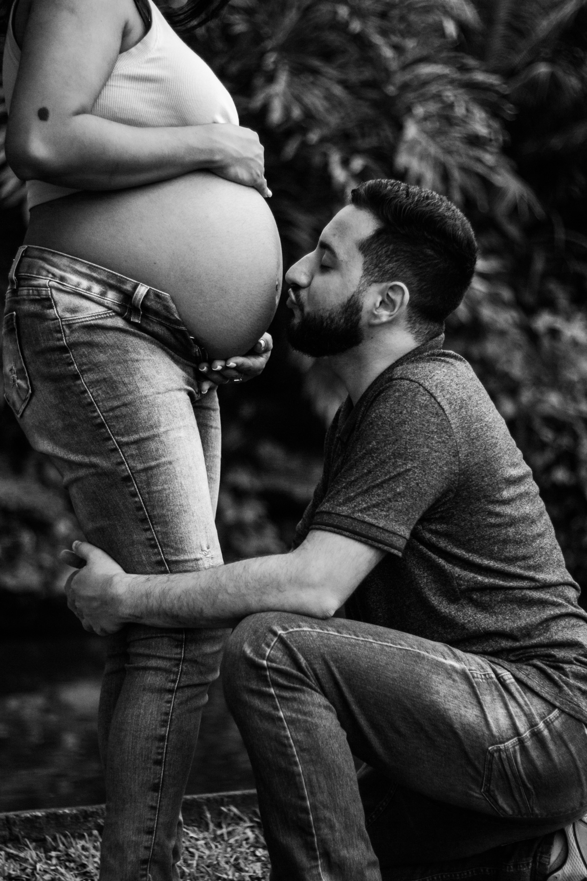 pai-beijando-barriga-gestante-ensaio-externo-Holambra-rodrigo-bahia-fotógrafo-casamento-mogi-guaçu.jpg