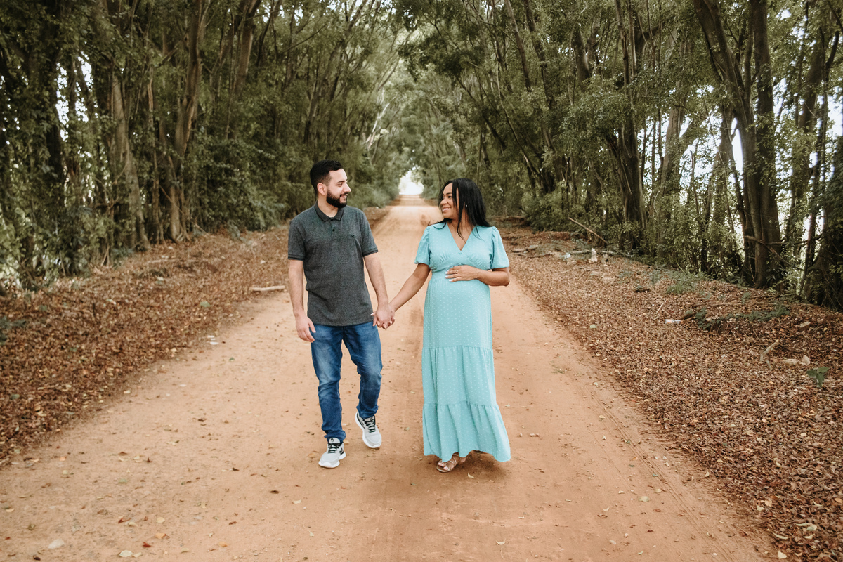 pais-gestante-vestido-azul-ensaio-externo-Holambra-rodrigo-bahia-fotógrafo-casamento-mogi-guaçu.jpg