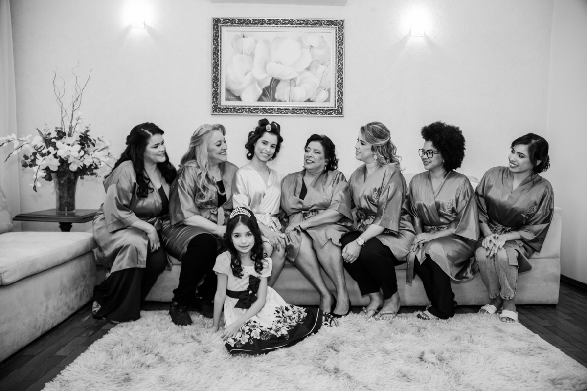 noiva-e-madrinhas-durante-o-making-off-rodrigo-bahia-fotógrafo-de-casamento-de-mogi-guaçu.jpg
