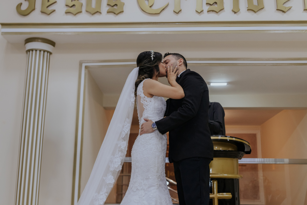 noivos-no-altar-casamento-evangelico-em-ribeirao-preto-rodrigo-bahia-fotógrafo-de-casamento-de-mogi-guaçu.jpg