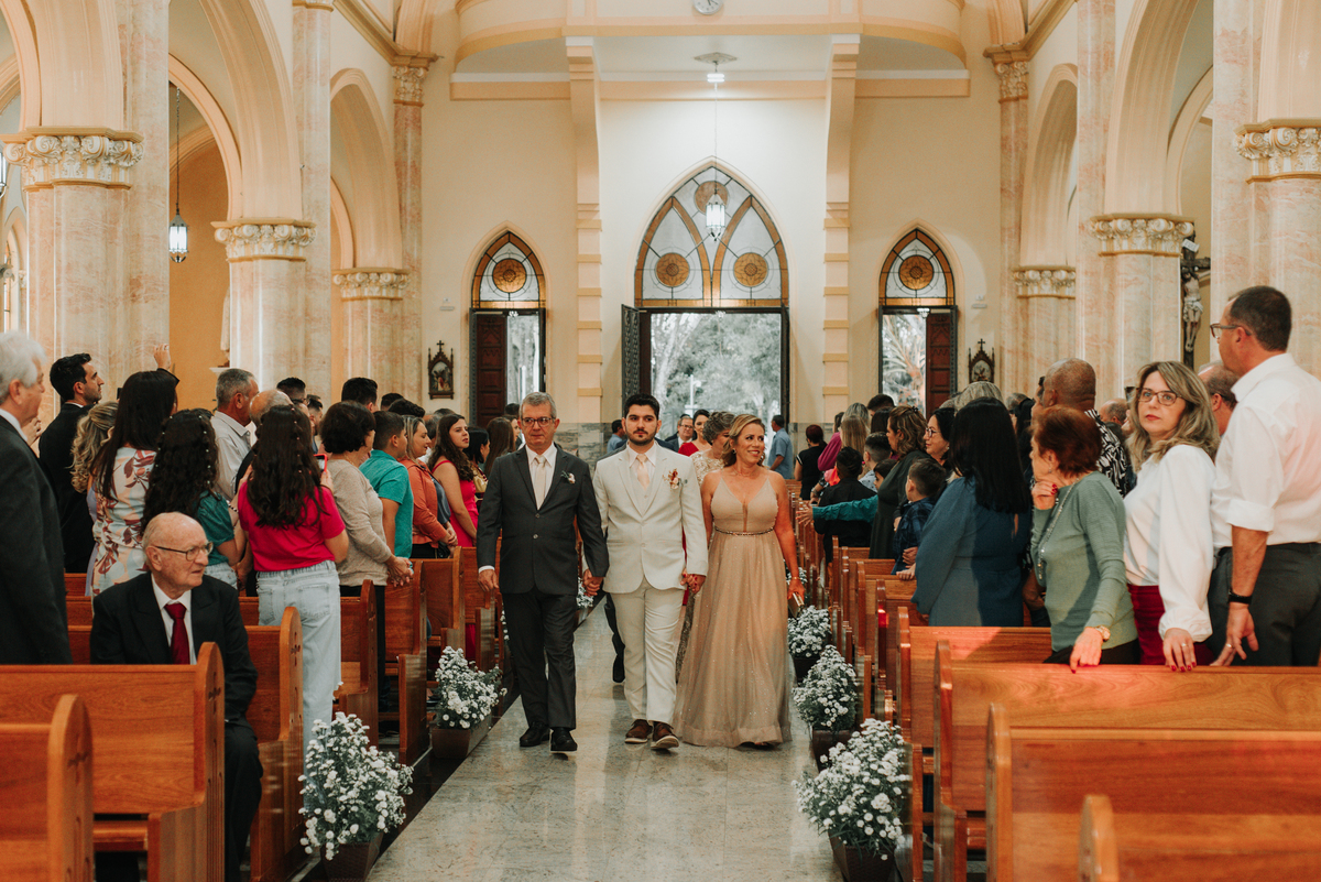 entrada-noivo-igreja-rodrigo-bahia-fotógrafo-de-casamento-de-mogi-guaçu.jpg