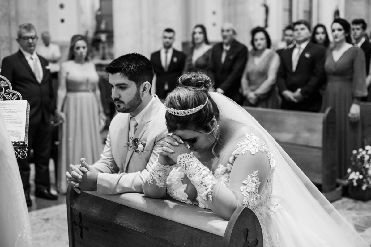 oração-casal-igreja-rodrigo-bahia-fotógrafo-de-casamento-de-mogi-guaçu.jpg