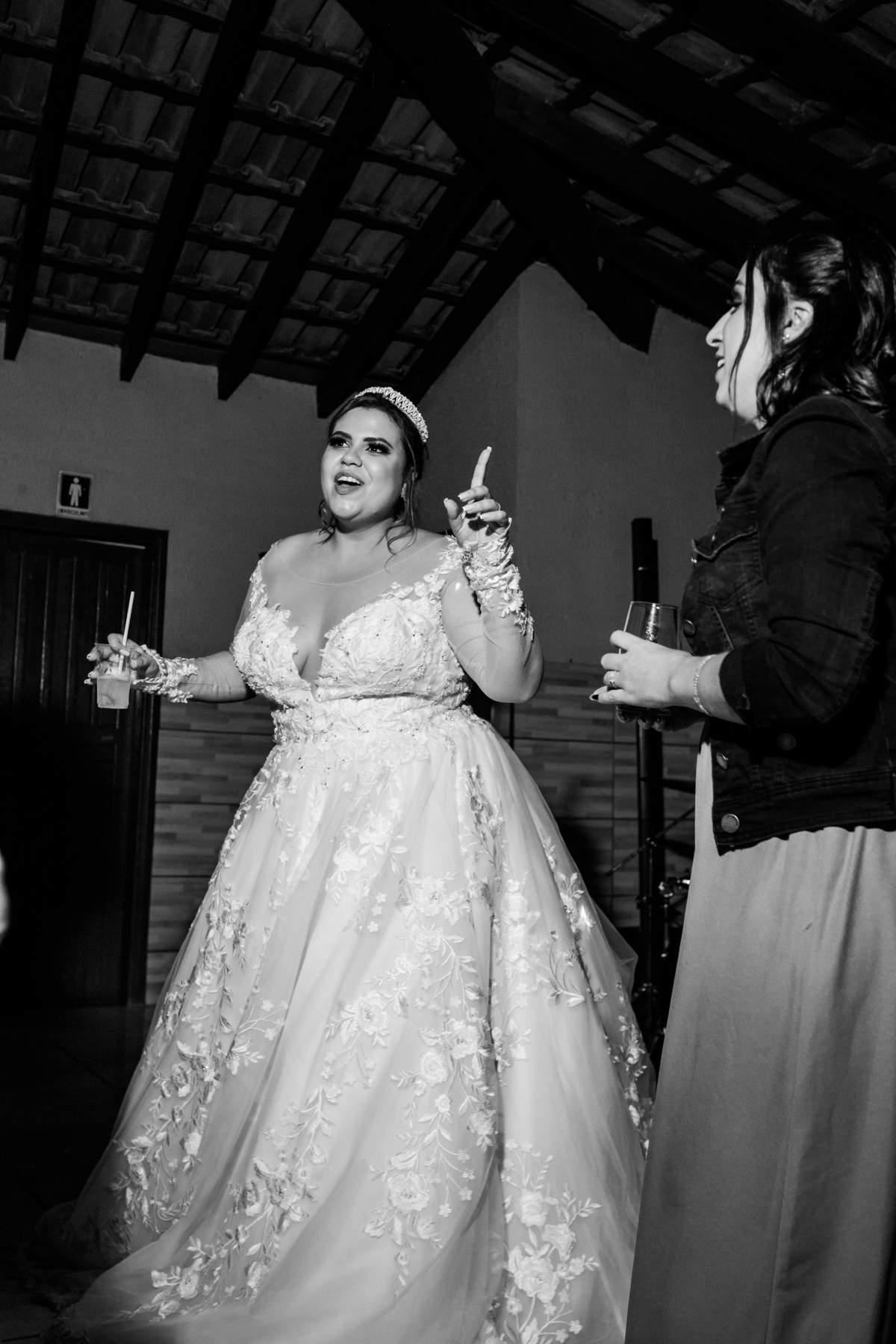 noiva-cantando-rodrigo-bahia-fotógrafo-de-casamento-de-mogi-guaçu.jpg