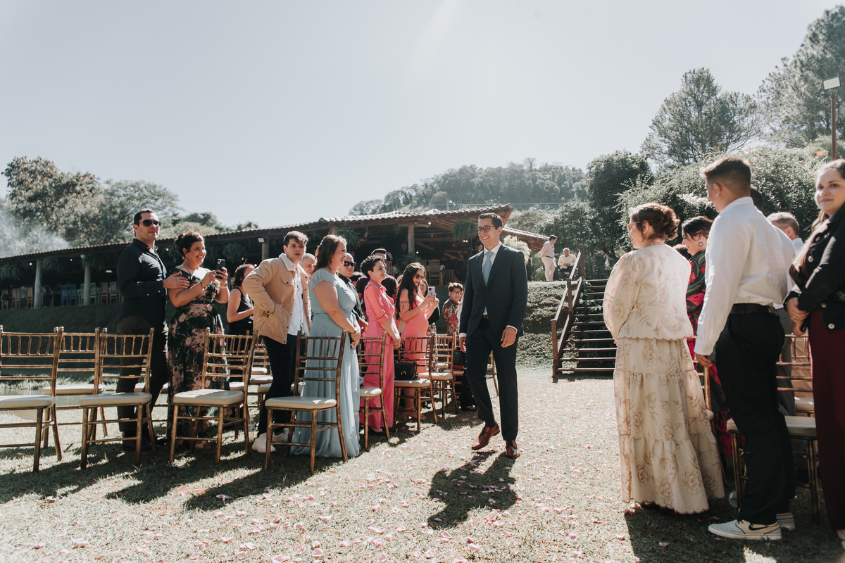cerimônia-ar-livre-intimista-entrada-noivo-rodrigo-bahia-fotógrafo-casamento-mogi-guaçu.jpg