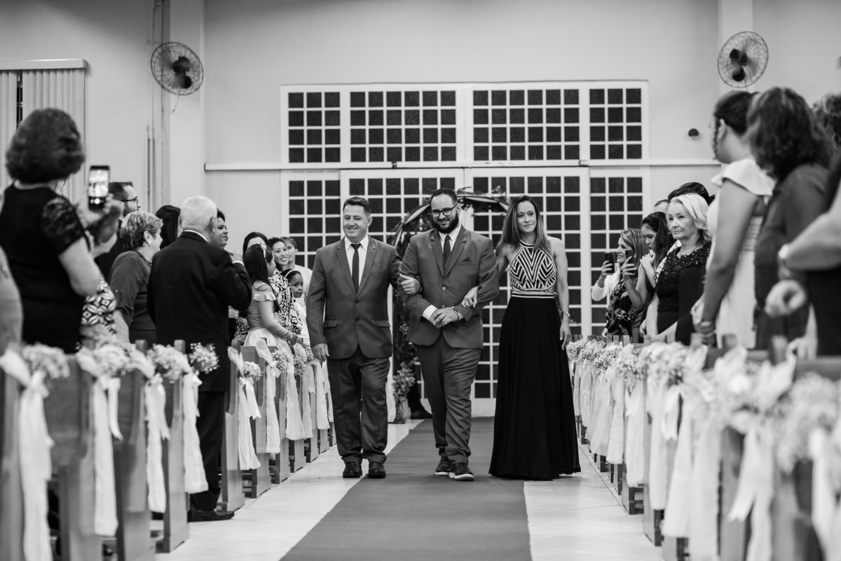 igreja-cerimônia-casamento-entrada-do-noivo-rodrigo-bahia-fotógrafo-casamento-mogi-guaçu.jpg
