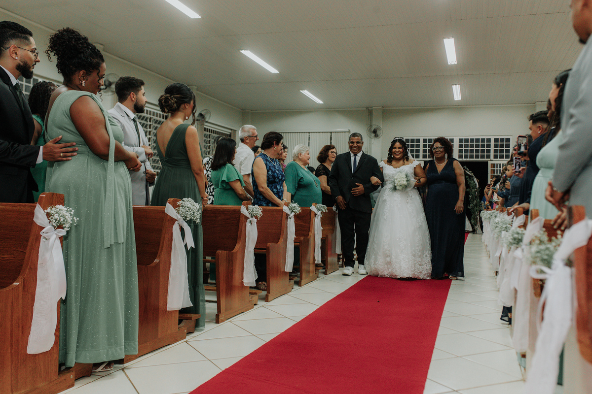 igreja-cerimônia-casamento-entrada-da-noiva-rodrigo-bahia-fotógrafo-casamento-mogi-guaçu.jpg