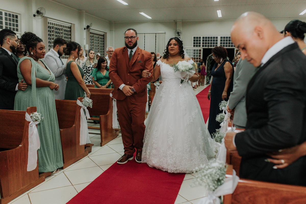 igreja-cerimônia-casamento-entrada-da-noiva-rodrigo-bahia-fotógrafo-casamento-mogi-guaçu.jpg