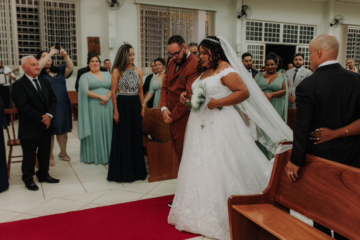 igreja-cerimônia-casamento-entrada-da-noiva-rodrigo-bahia-fotógrafo-casamento-mogi-guaçu.jpg