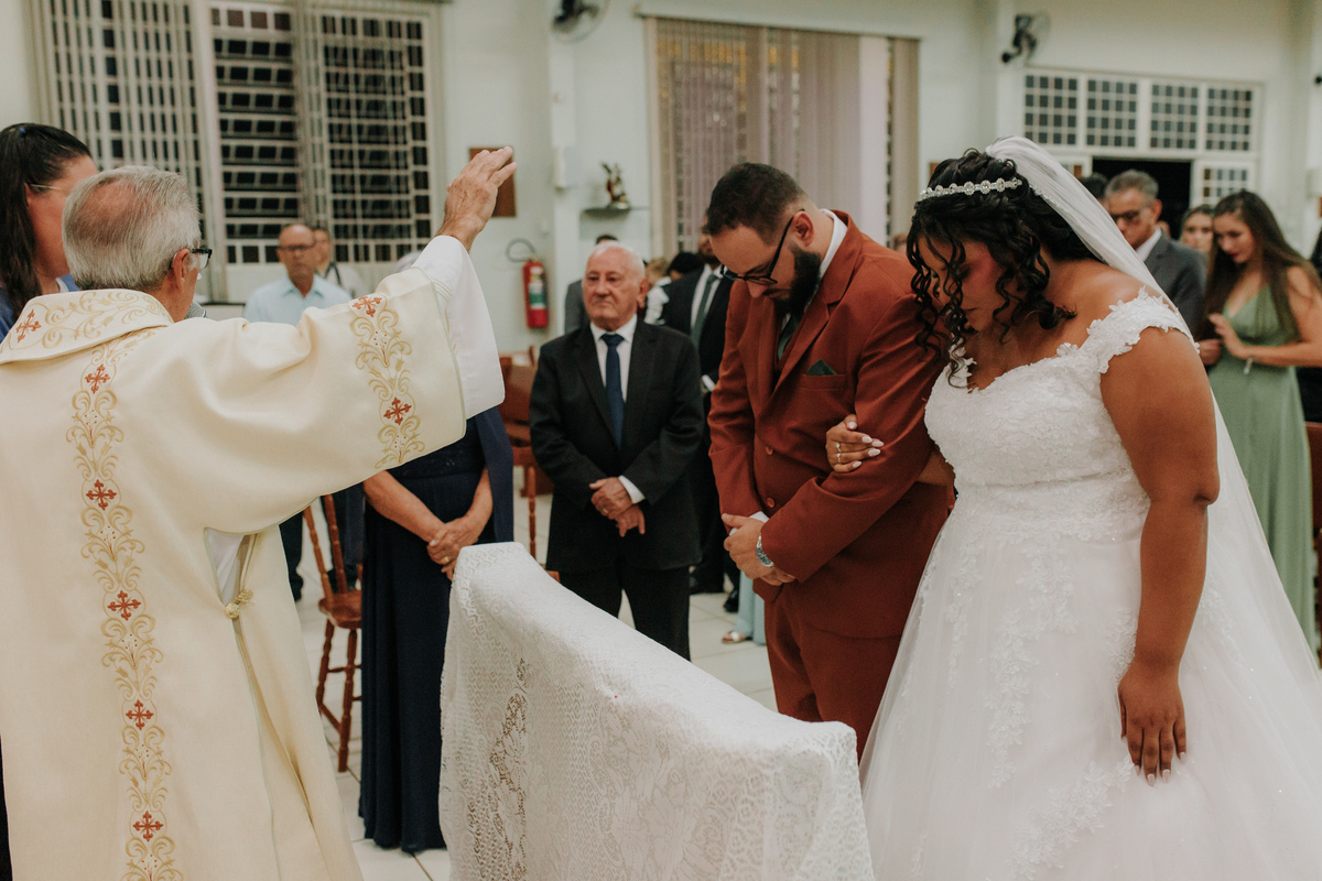 igreja-cerimônia-casamento-benção-padre-rodrigo-bahia-fotógrafo-casamento-mogi-guaçu.jpg