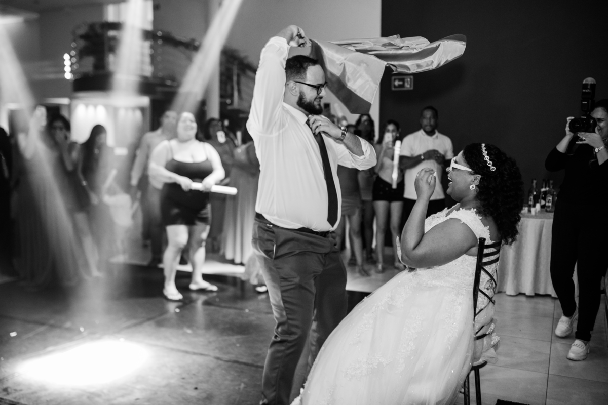 recepção-festa-streep-tease-noivo-rodrigo-bahia-fotógrafo-casamento-mogi-guaçu.jpg