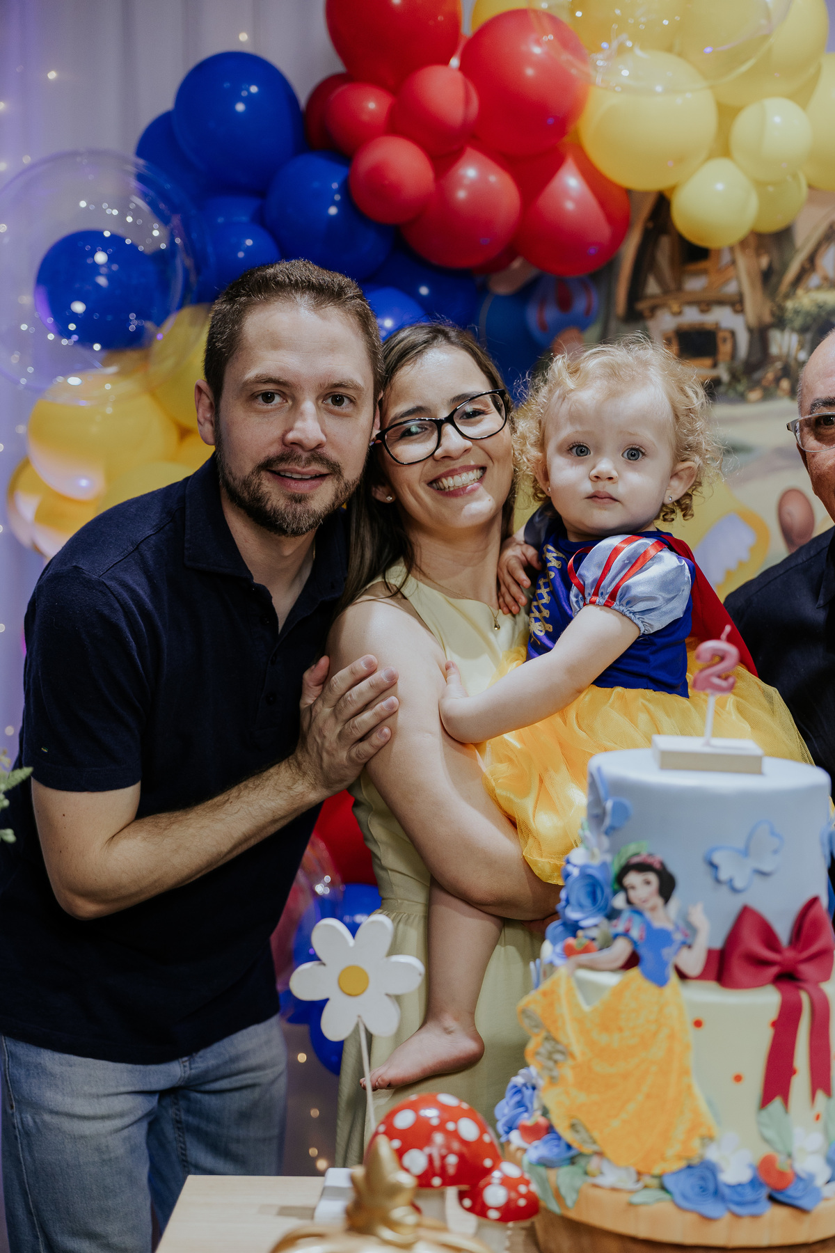 maria-clara-com-os-pais-aniversario-mogi-guacu.jpg