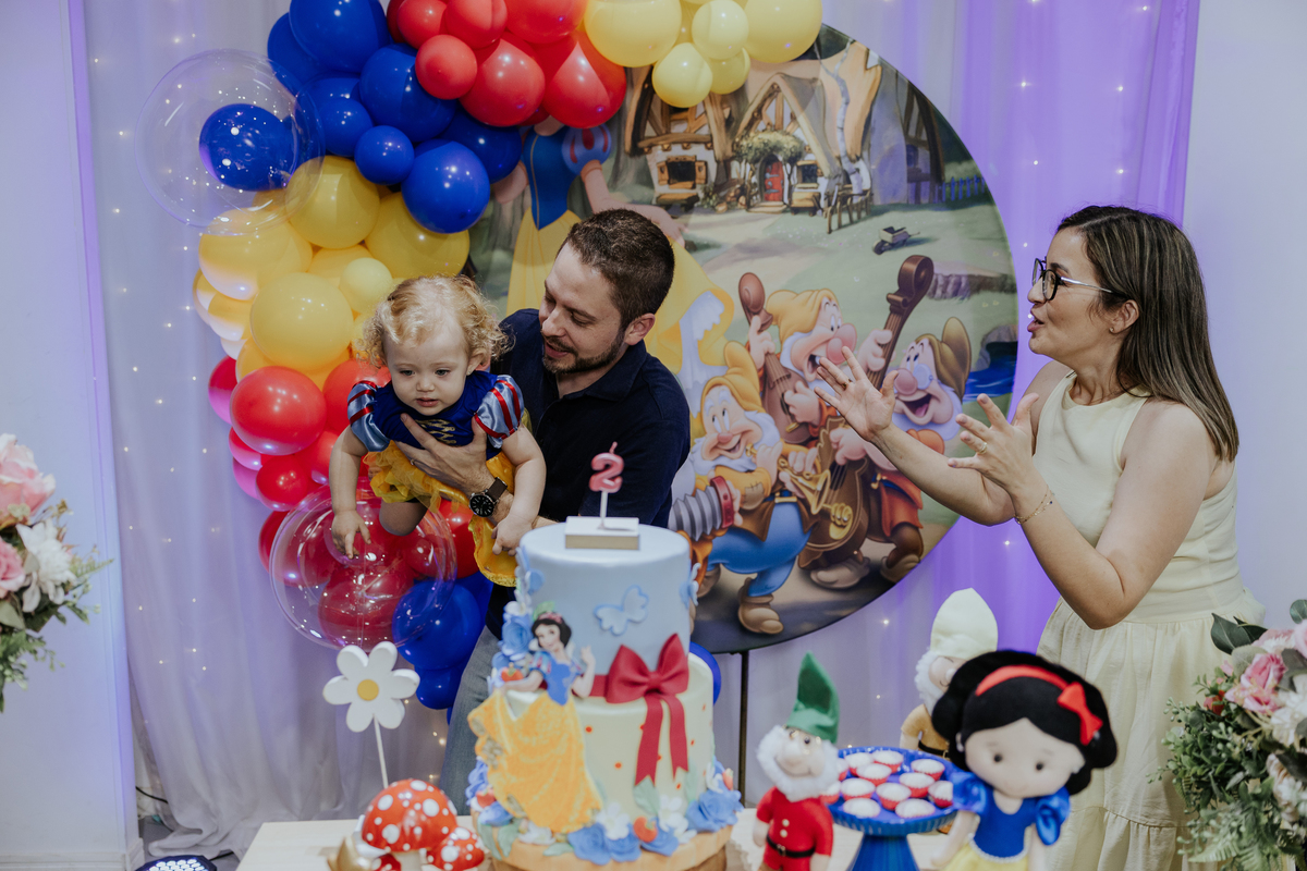 maria-clara-com-os-pais-aniversario-mogi-guacu.jpg