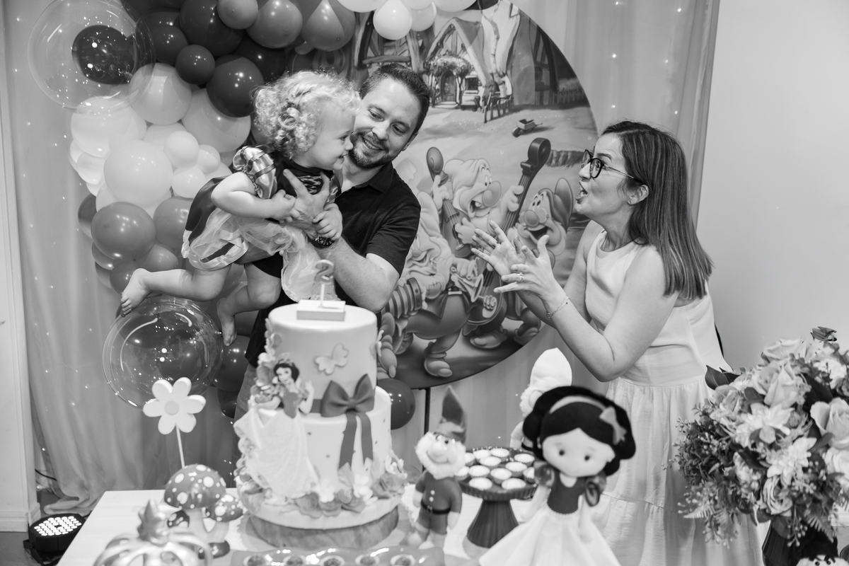 maria-clara-com-os-pais-aniversario-mogi-guacu.jpg