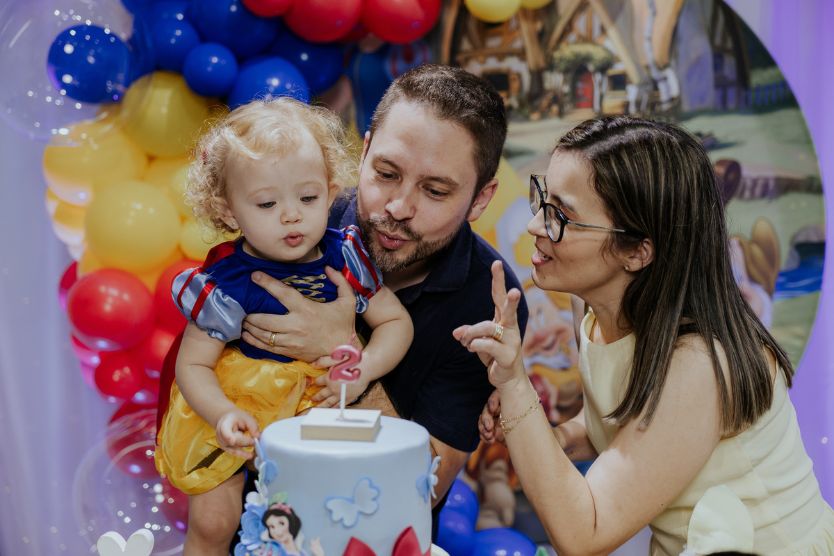 maria-clara-soprando-velinha-2-anos.jpg