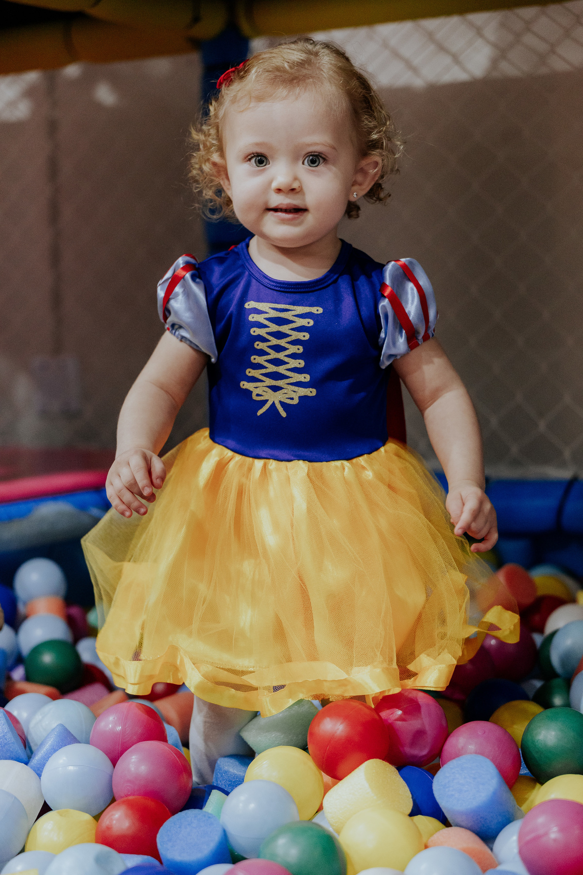 maria-clara-piscina-de-bolinhas.jpg