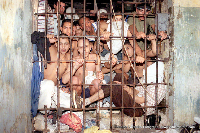 Superlotação das cadeias da capital