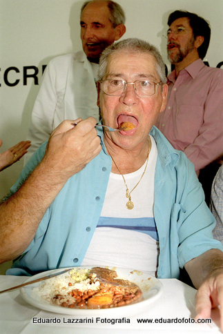 Mario Covas, ainda como governador, inaugura o primeiro Bom Prato