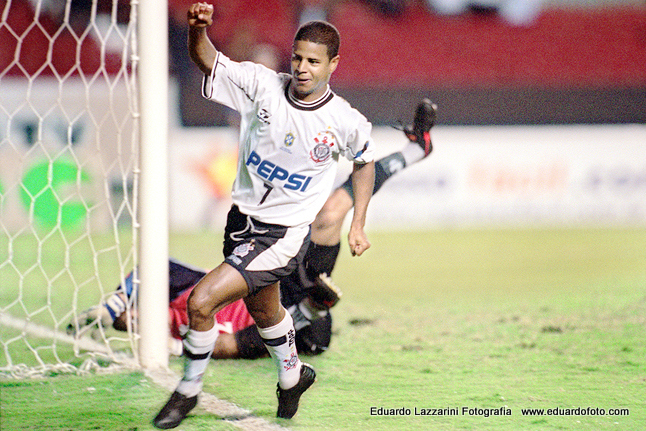 Gol do grande Marcelinho Carioca