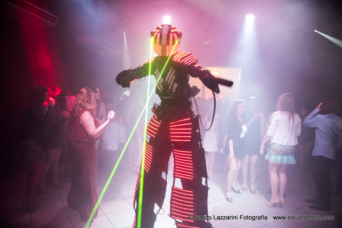 Robô De led no ANIVERSÁRIO Taubaté Nicole 15 anos FOTOGRAFO EDUARDO LAZZARINI FOTOGRAFO DE ANIVERSÁRIOS EM TAUBATE SP