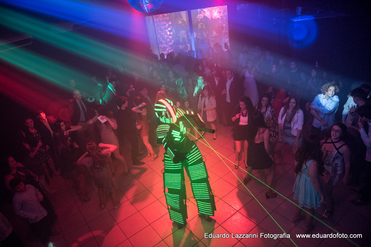 Robô De led no ANIVERSÁRIO Taubaté Nicole 15 anos FOTOGRAFO EDUARDO LAZZARINI FOTOGRAFO DE ANIVERSÁRIOS EM TAUBATE SP