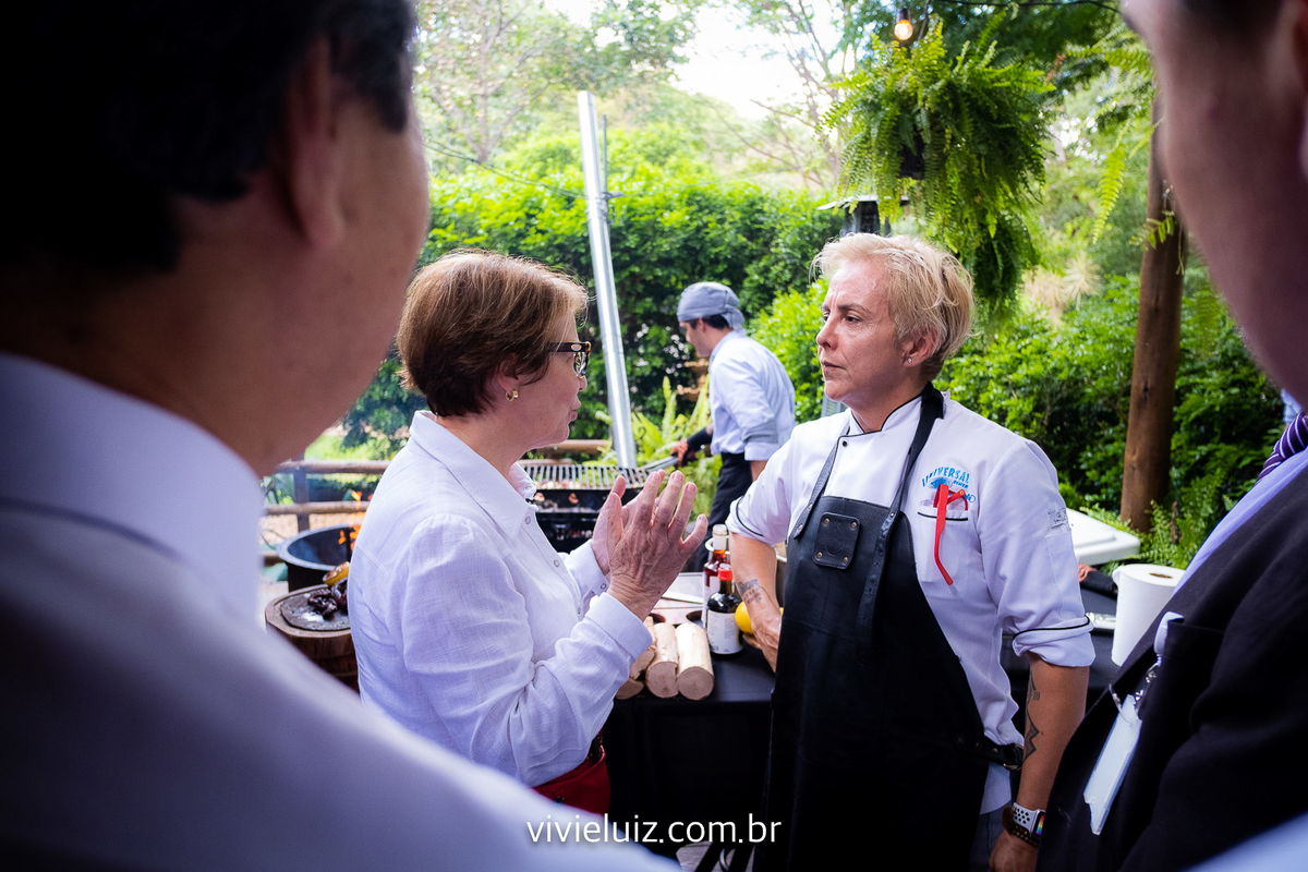 ministra conversando com Mara Alckimin