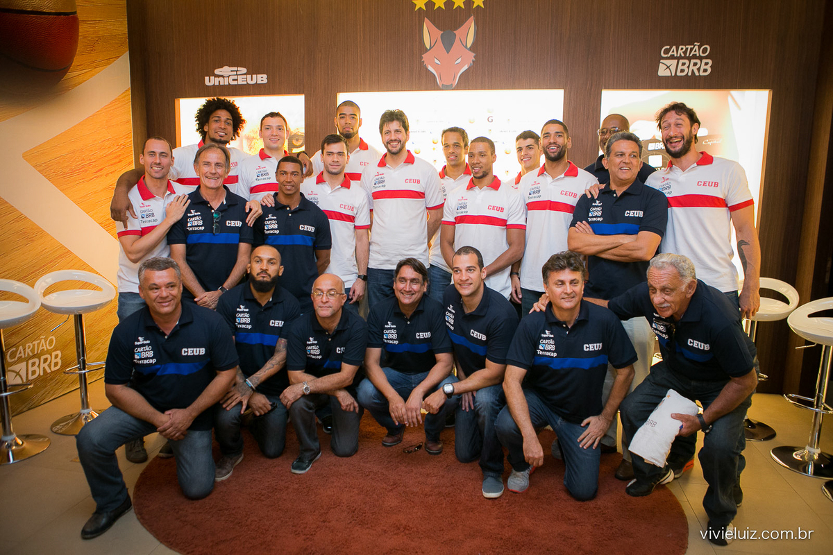 reunidos com o time do basquete