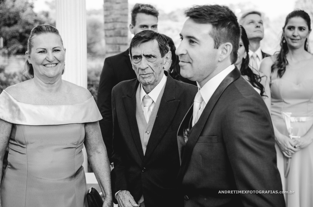 Casamento no Campo. Agudos-SP. Bauru-SP. Wedding Brasil. fotografia de casamento. casamento de dia. Casamento ao ar livre. Inspiração noivas. Andre Timex fotografias. casamento na fazenda. Tons pastéis. Vestido madrinha. Casamento no Campo.