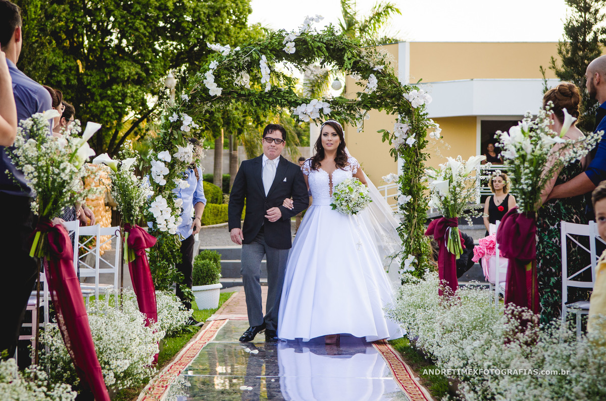 Casamento no Campo. Agudos-SP. Bauru-SP. Wedding Brasil. fotografia de casamento. casamento de dia. Casamento ao ar livre. Inspiração noivas. Andre Timex fotografias. casamento na fazenda. Tons pastéis. Vestido madrinha. Casamento no Campo.