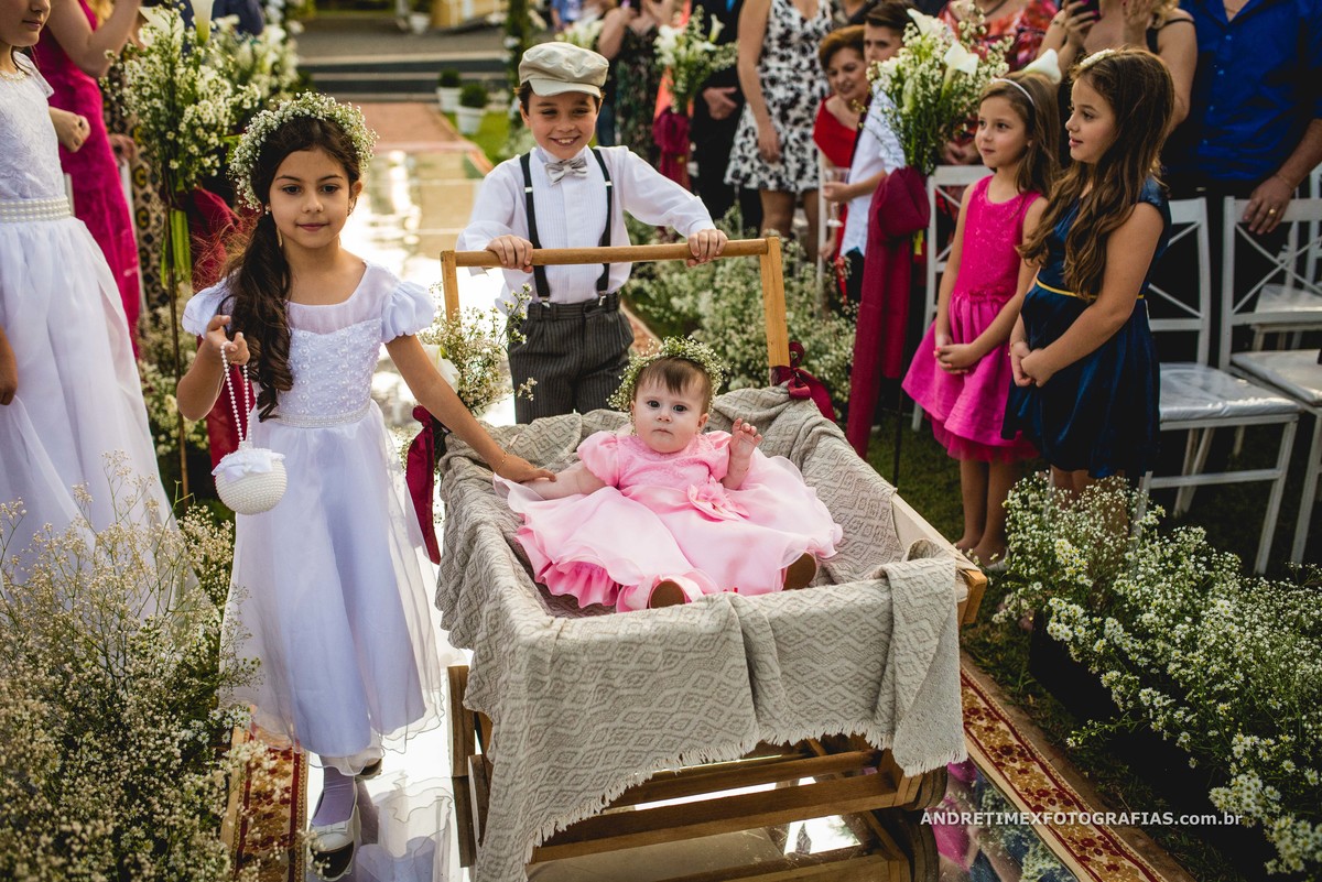 Casamento no Campo. Agudos-SP. Bauru-SP. Wedding Brasil. fotografia de casamento. casamento de dia. Casamento ao ar livre. Inspiração noivas. Andre Timex fotografias. casamento na fazenda. Tons pastéis. Vestido madrinha. Casamento no Campo.