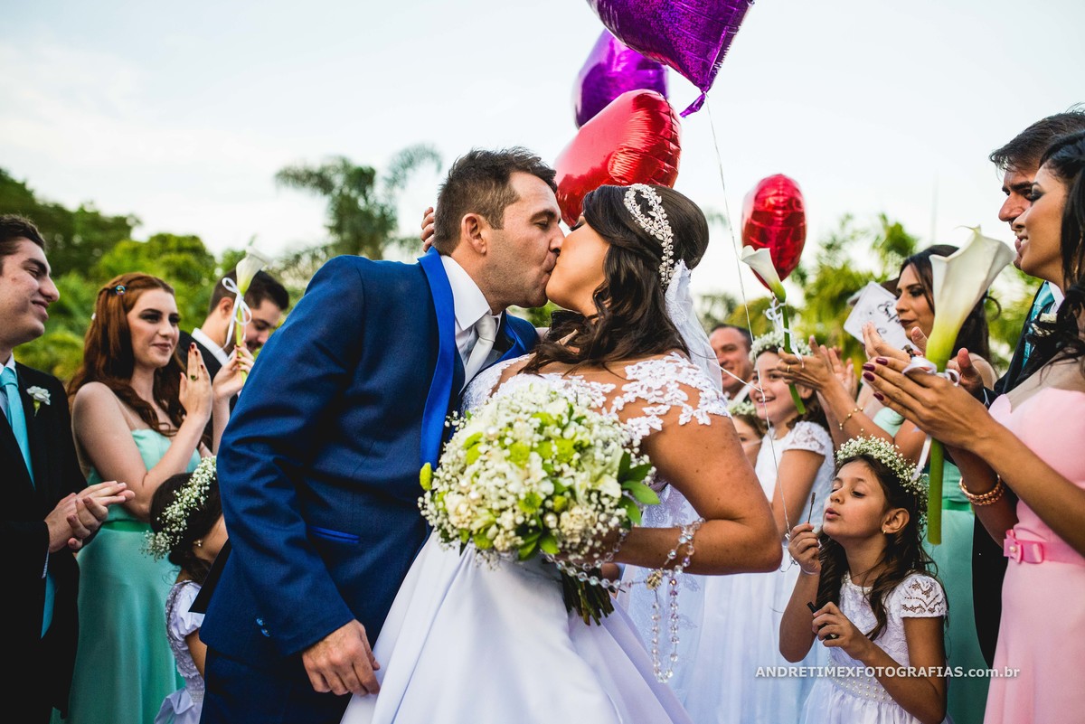 Casamento no Campo. Agudos-SP. Bauru-SP. Wedding Brasil. fotografia de casamento. casamento de dia. Casamento ao ar livre. Inspiração noivas. Andre Timex fotografias. casamento na fazenda. Tons pastéis. Vestido madrinha. Casamento no Campo.
