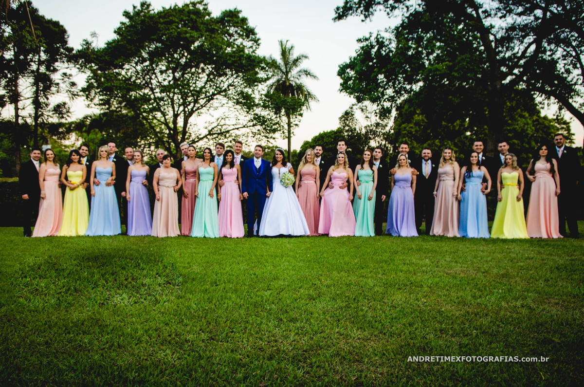 Casamento no Campo. Agudos-SP. Bauru-SP. Wedding Brasil. fotografia de casamento. casamento de dia. Casamento ao ar livre. Inspiração noivas. Andre Timex fotografias. casamento na fazenda. Tons pastéis. Vestido madrinha. Casamento no Campo.
