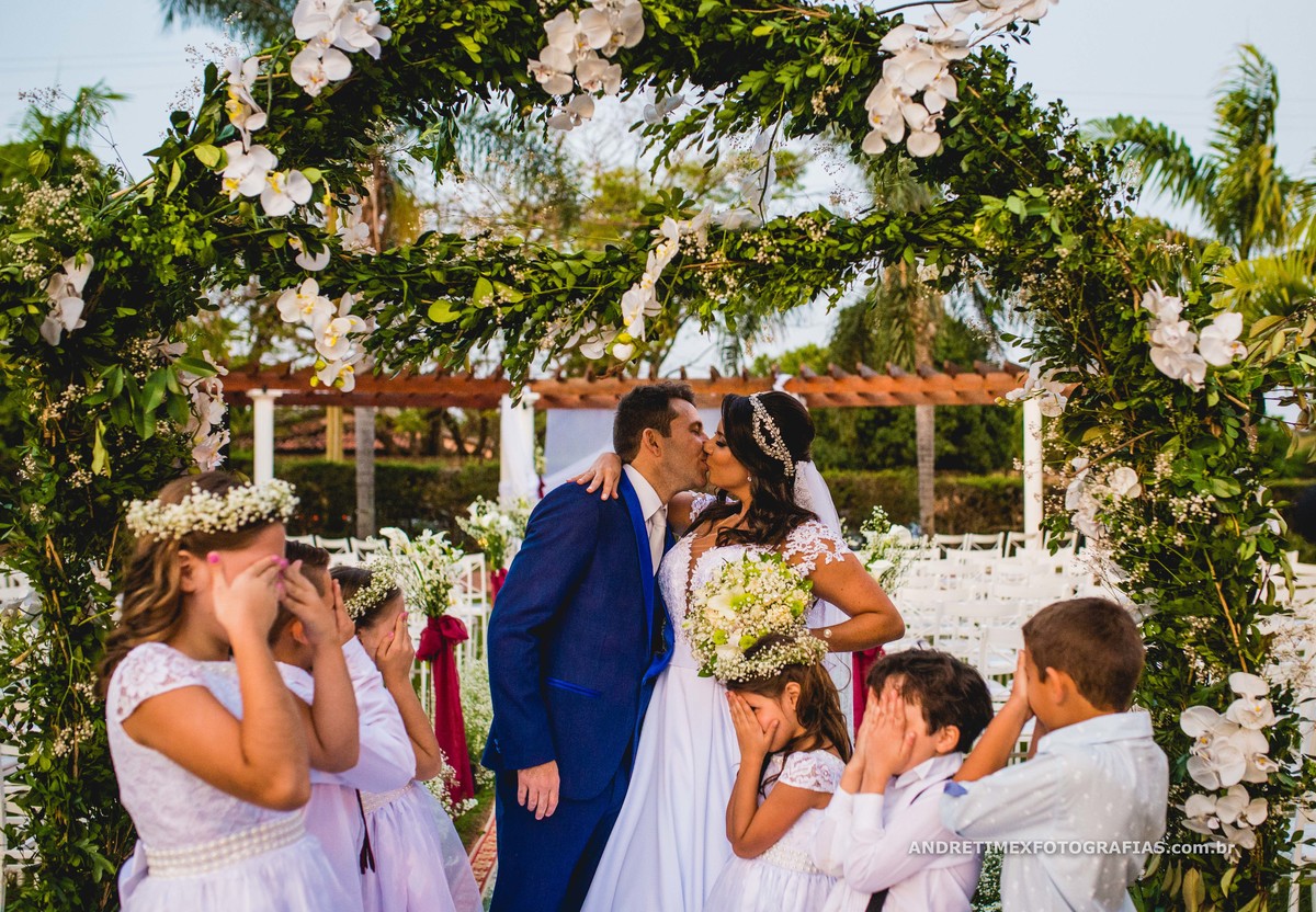 Casamento no Campo. Agudos-SP. Bauru-SP. Wedding Brasil. fotografia de casamento. casamento de dia. Casamento ao ar livre. Inspiração noivas. Andre Timex fotografias. casamento na fazenda. Tons pastéis. Vestido madrinha. Casamento no Campo.