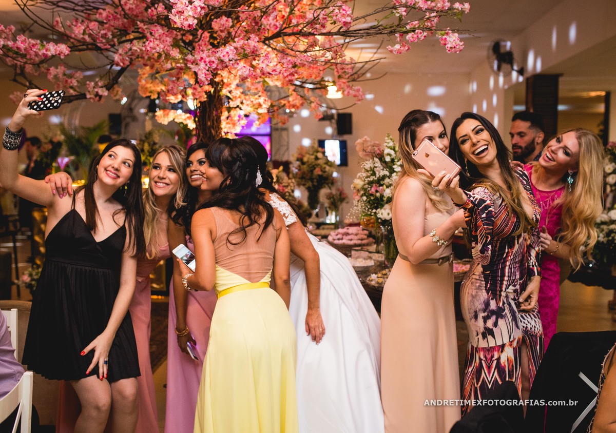 Casamento no Campo. Agudos-SP. Bauru-SP. Wedding Brasil. fotografia de casamento. casamento de dia. Casamento ao ar livre. Inspiração noivas. Andre Timex fotografias. casamento na fazenda. Tons pastéis. Vestido madrinha. Casamento no Campo.