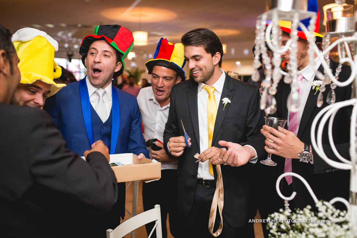 Casamento no Campo. Agudos-SP. Bauru-SP. Wedding Brasil. fotografia de casamento. casamento de dia. Casamento ao ar livre. Inspiração noivas. Andre Timex fotografias. casamento na fazenda. Tons pastéis. Vestido madrinha. Casamento no Campo.