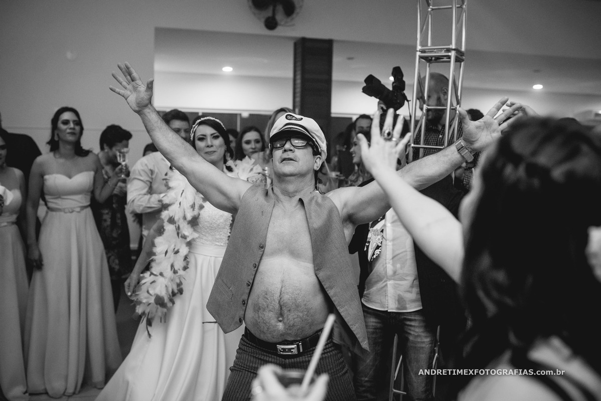 Casamento no Campo. Agudos-SP. Bauru-SP. Wedding Brasil. fotografia de casamento. casamento de dia. Casamento ao ar livre. Inspiração noivas. Andre Timex fotografias. casamento na fazenda. Tons pastéis. Vestido madrinha. Casamento no Campo.
