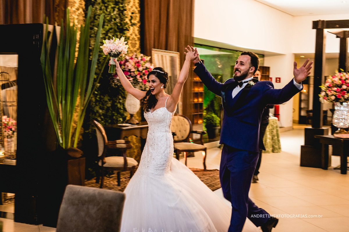 Fotografia casamento. fotografia Bauru. fotografia com emoção. wedding brasil. Inspiração casamento. fotografia moderna. buffet Caversan. festa de casamento. noiva. noivo. fotografia casal. Andre Timex fotógrafo. Bride.  Casamentos. 