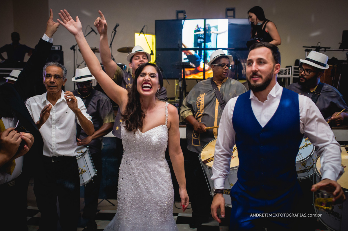 Fotografia casamento. fotografia Bauru. fotografia com emoção. wedding brasil. Inspiração casamento. fotografia moderna. buffet Caversan. festa de casamento. noiva. noivo. fotografia casal. Andre Timex fotógrafo. Bride.  Casamentos. 